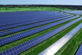 Analitičarska tvrtka tvrdi da solarna industrija ulazi u novu fazu razvoja i predviđa prosječno oko 350 gigavata fotonaponske ekspanzije diljem svijeta svake godine u sljedećih osam godina